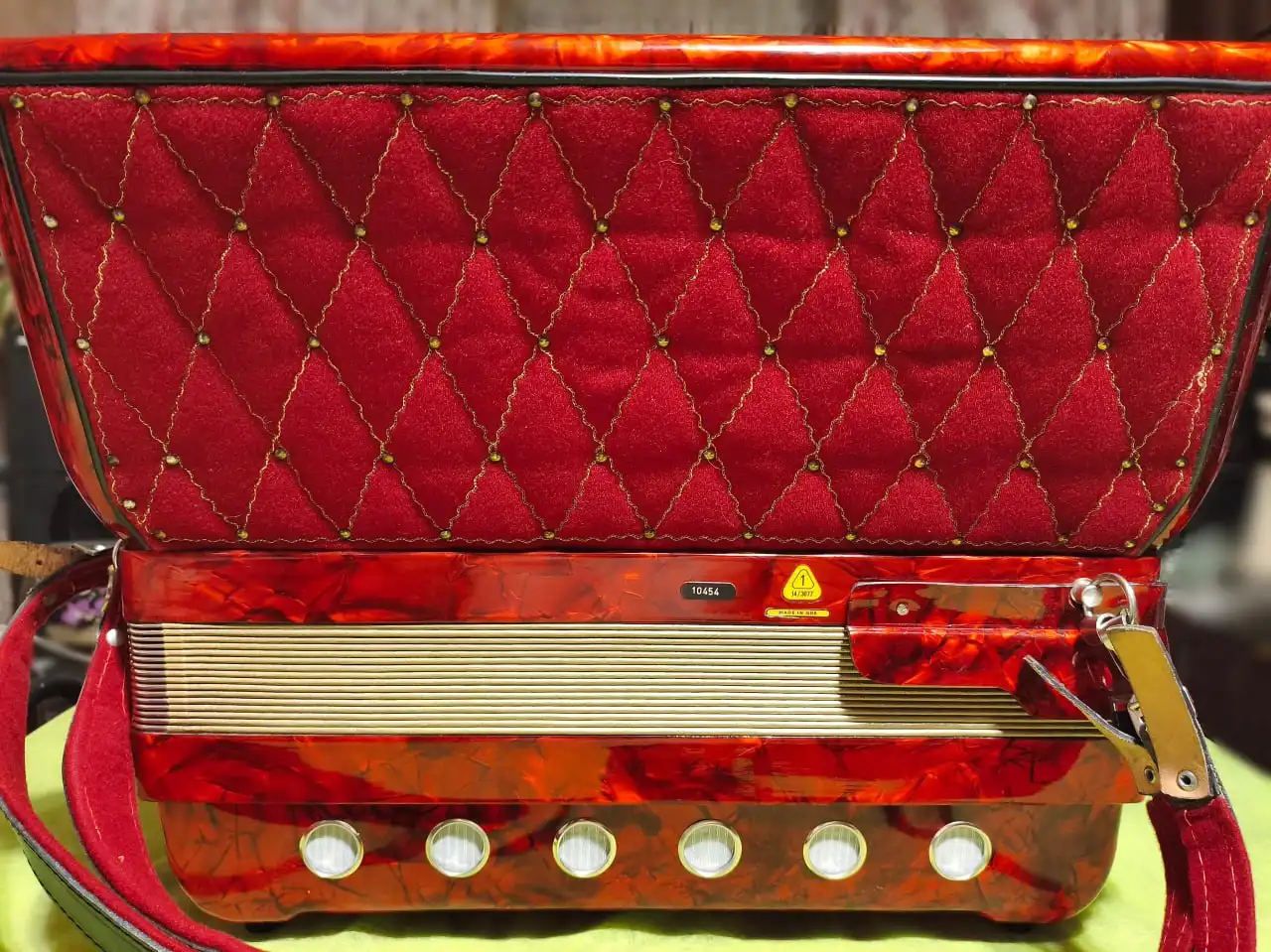 Продается немецкий концертный аккордеон Horch Superior