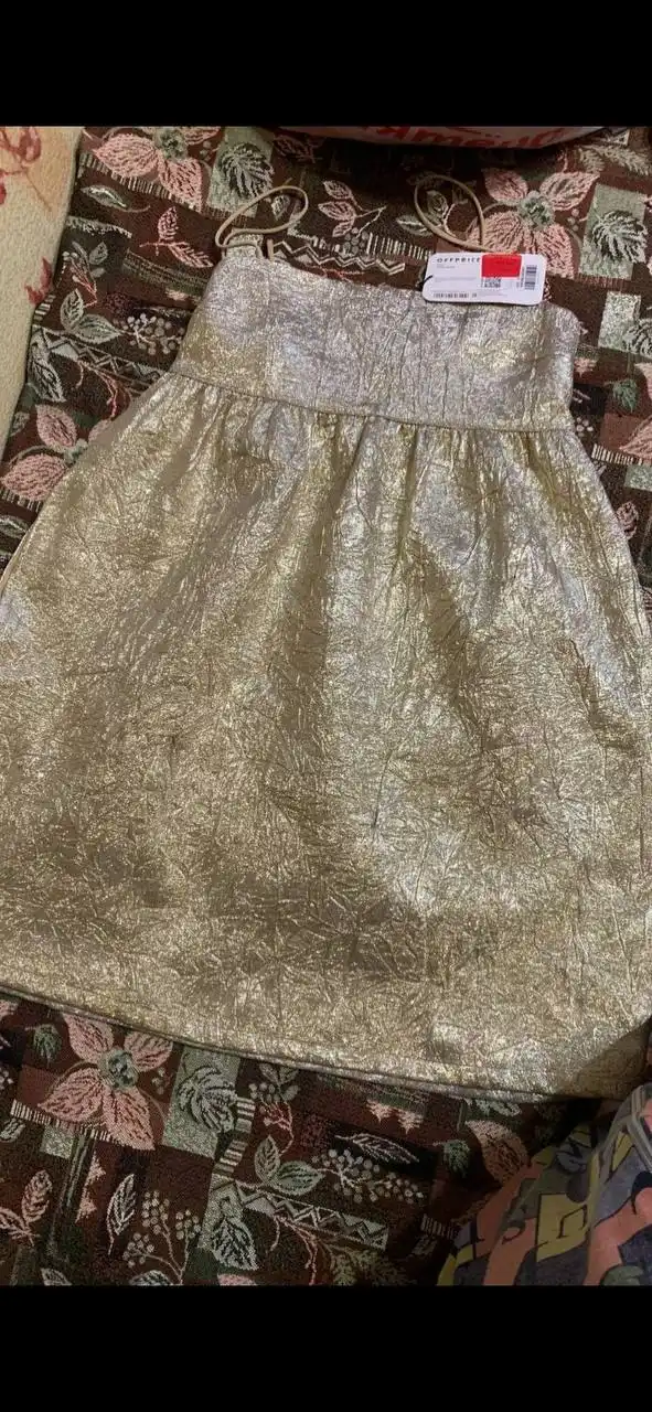 Два платья: парча и гипюр