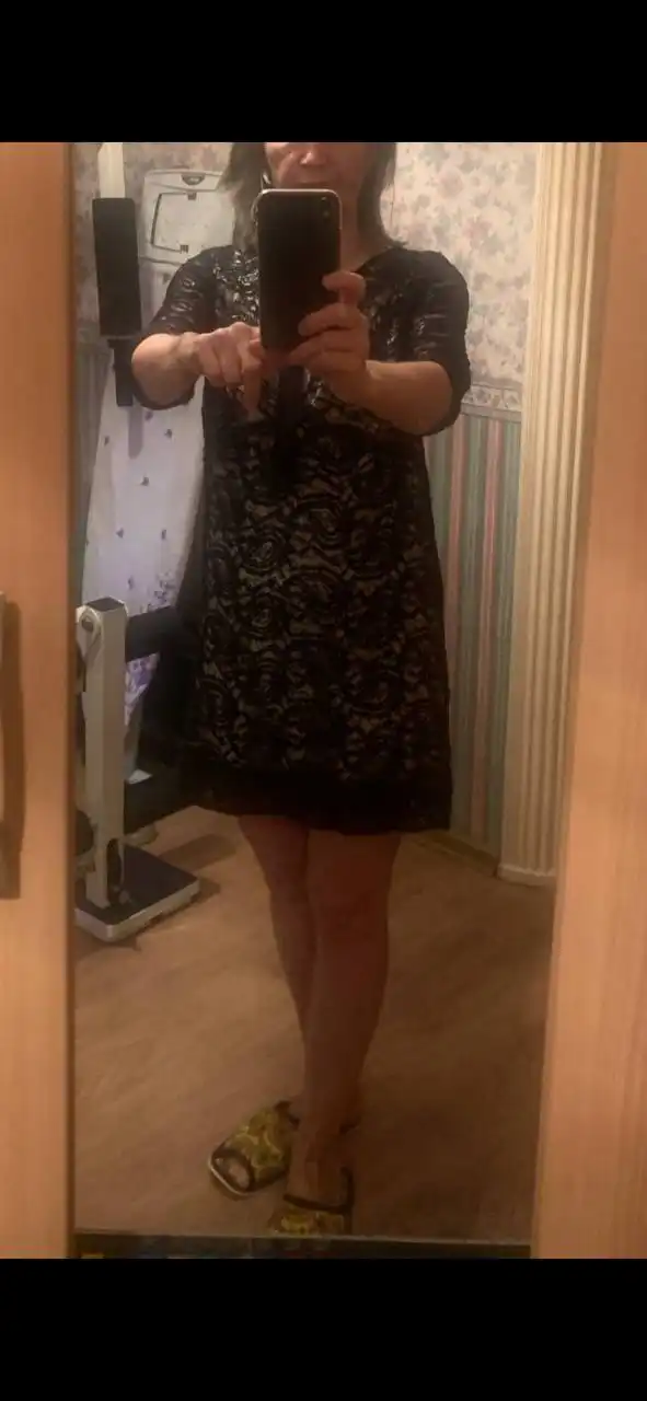 Два платья: парча и гипюр