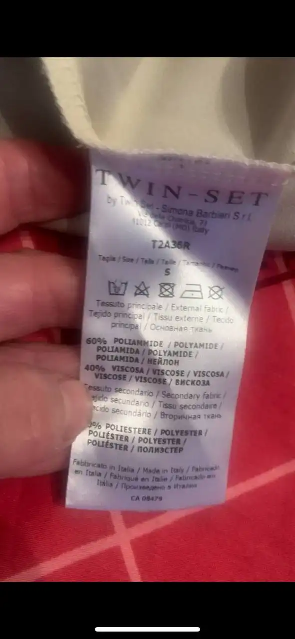 Два платья: парча и гипюр