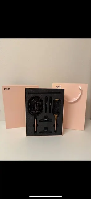 Новый набор расчёсок Dyson 7 в 1 - частное объявление в Москва