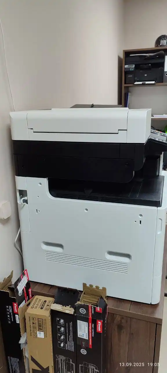 Принтер МФУ Kyocera ecosys M8130cidn б/у с 5 новыми картриджами
