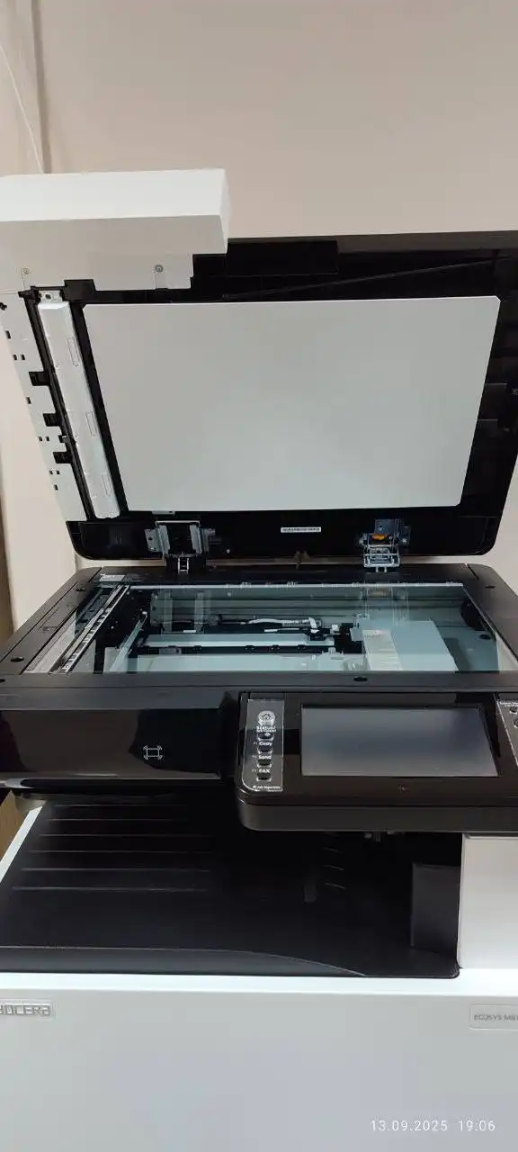 Принтер МФУ Kyocera ecosys M8130cidn б/у с 5 новыми картриджами