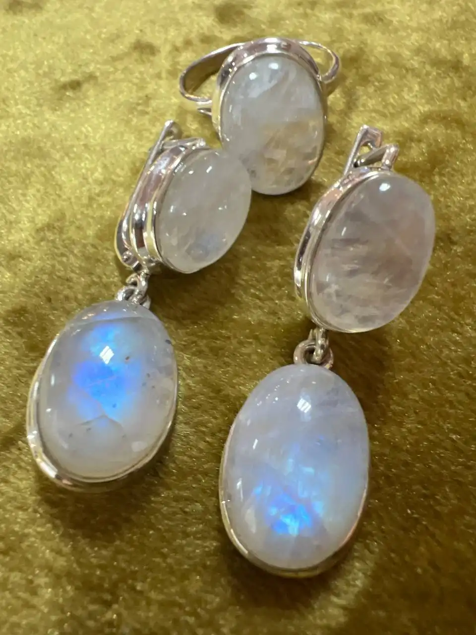 Комплекты из серебра с натуральным лунным камнем