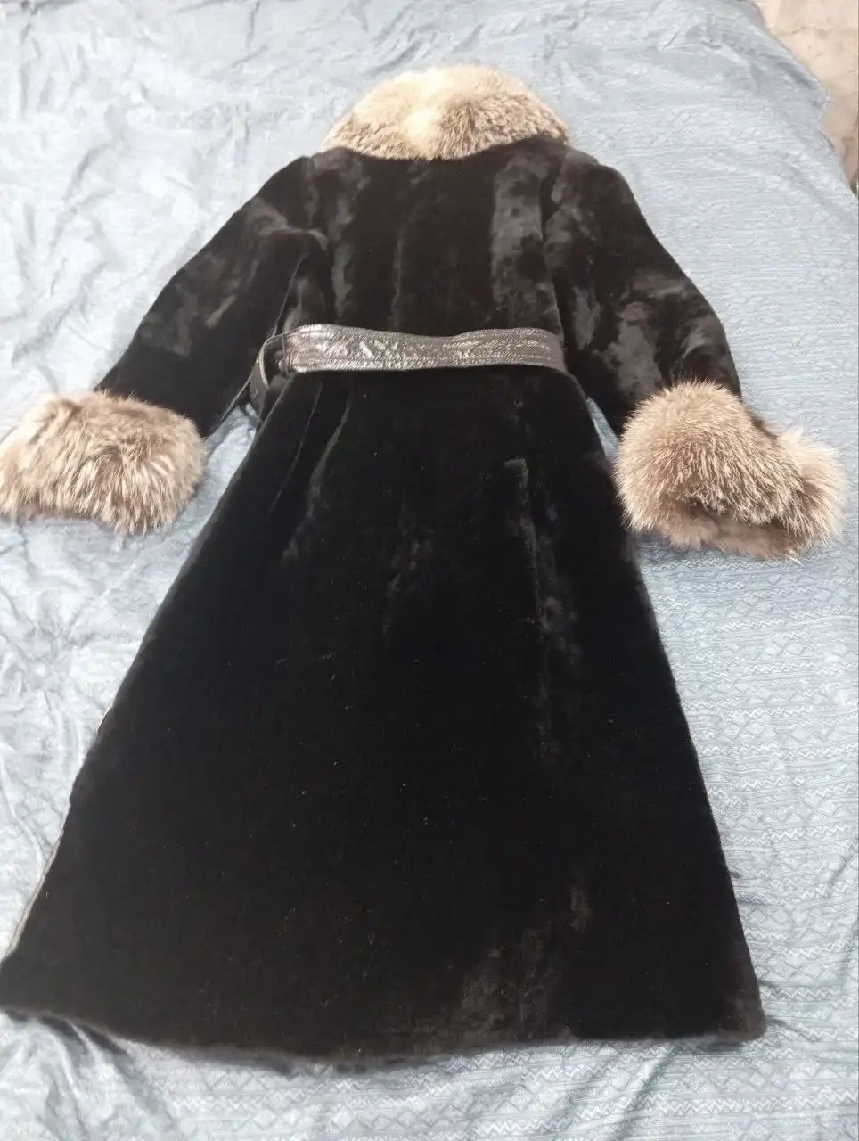Продажа шубы натуральный мех размер 42