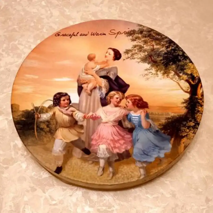 Плоская фарфоровая тарелка с красивым дизайном - Посуда (Барахолка) в Москва