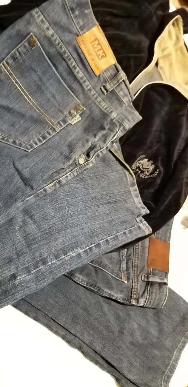 Мужская одежда: джинсы и велюровый халат - Мужская одежда (Одежда) в Москва