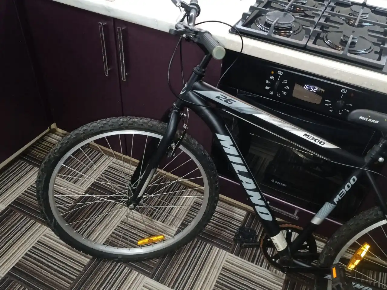 Новый стоял на балконе - Барахолка в Москва