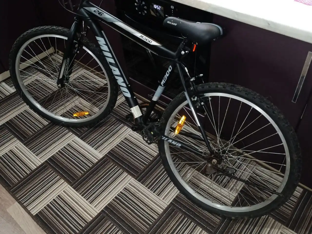 Новый стоял на балконе - Барахолка в Москва