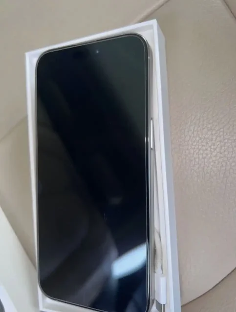 Продам iPhone 15 Pro Max 512 GB White Titan - Офисная техника в Москва