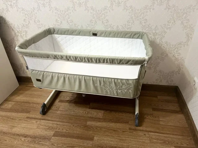 Детская приставная кроватка НУОВИТА АККАНТО в идеальном состоянии - Автолюльки в Москва