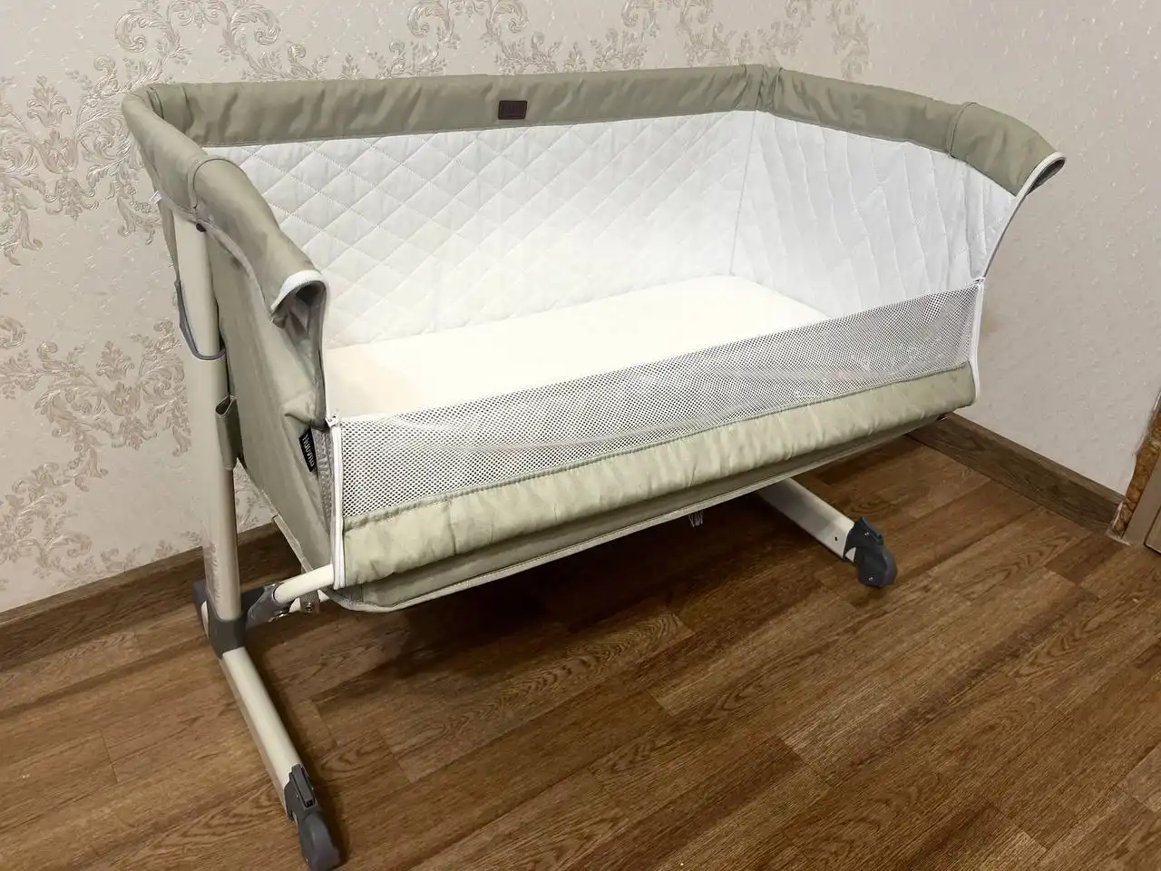 Детская приставная кроватка НУОВИТА АККАНТО в идеальном состоянии - Детская мебель (Товары для детей) в Москва