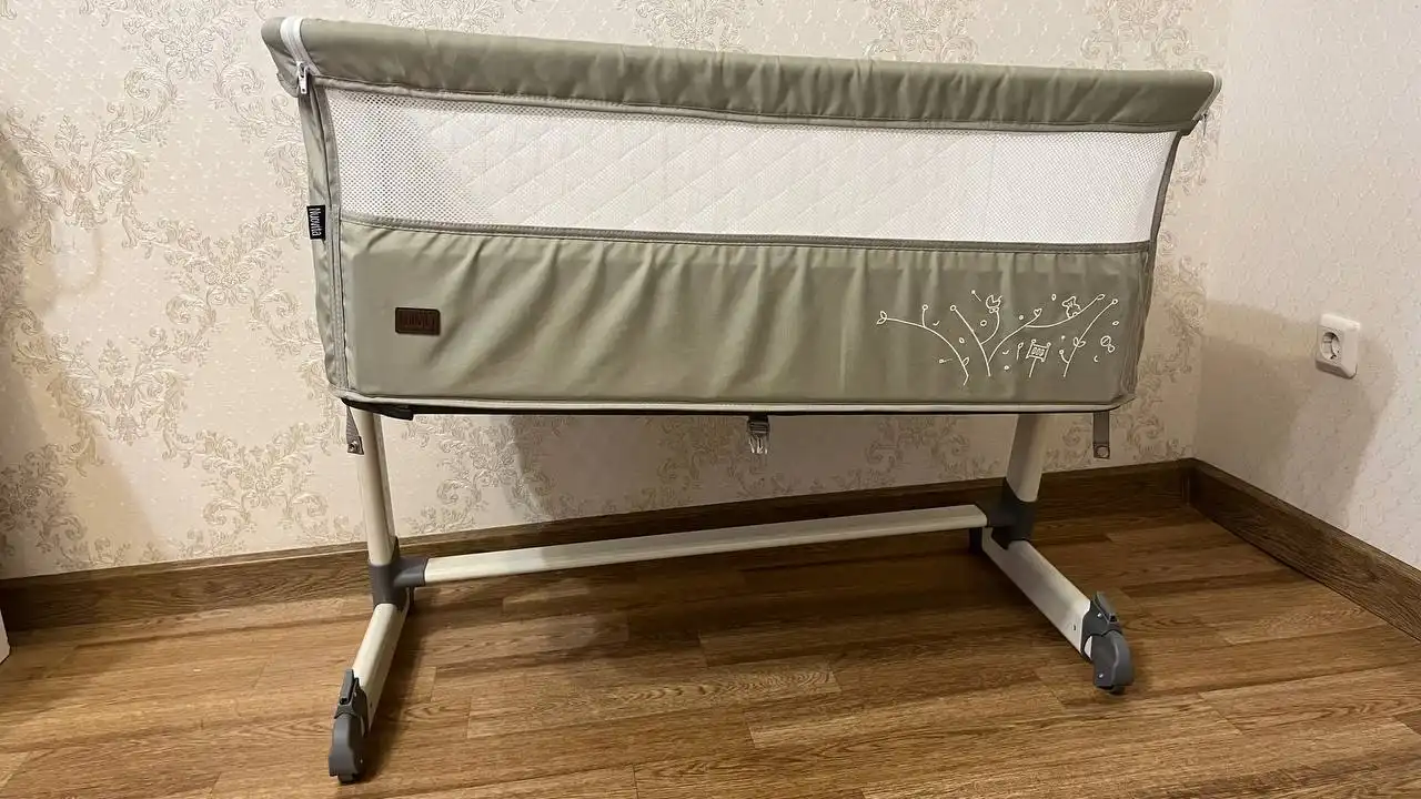 Детская приставная кроватка НУОВИТА АККАНТО в идеальном состоянии - Детская мебель (Товары для детей) в Москва