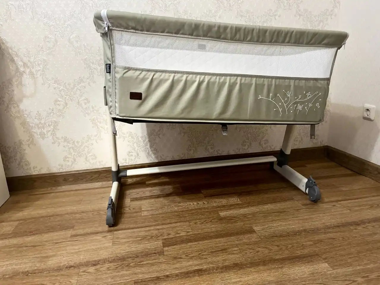 Детская приставная кроватка НУОВИТА АККАНТО в идеальном состоянии - Детская мебель (Товары для детей) в Москва