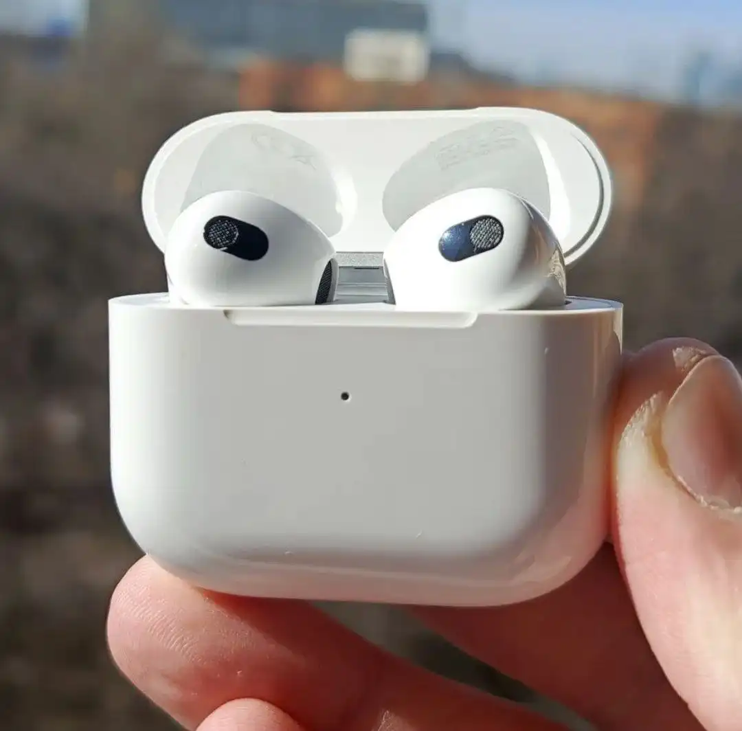 Продажа качественных реплик наушников AirPods 3 и AirPods 4 - Наушники (Электроника) в Москва