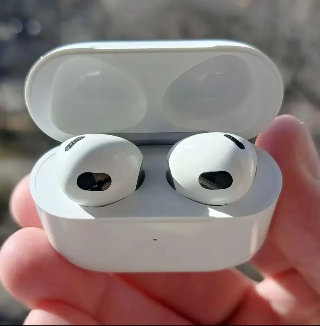 Продажа качественных реплик наушников AirPods 3 и AirPods 4 - Наушники (Электроника) в Москва