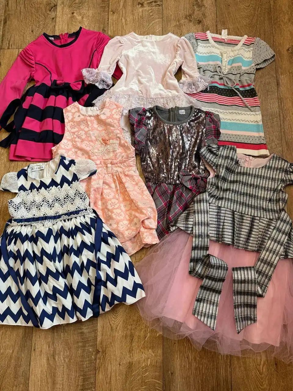 Пакет платьев на девочку рост 98/104 - Барахолка в Москва