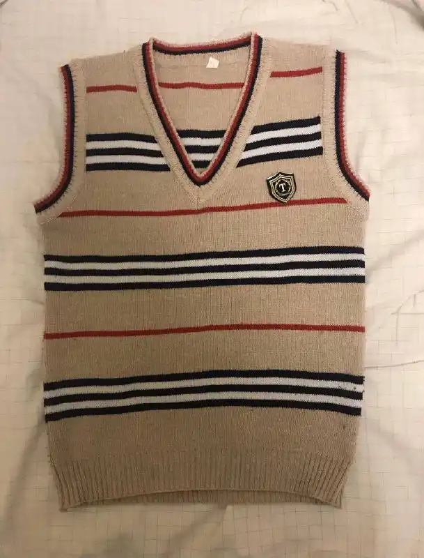 Жилетка б/у на 6-7 лет - Детская одежда (Одежда) в Москва