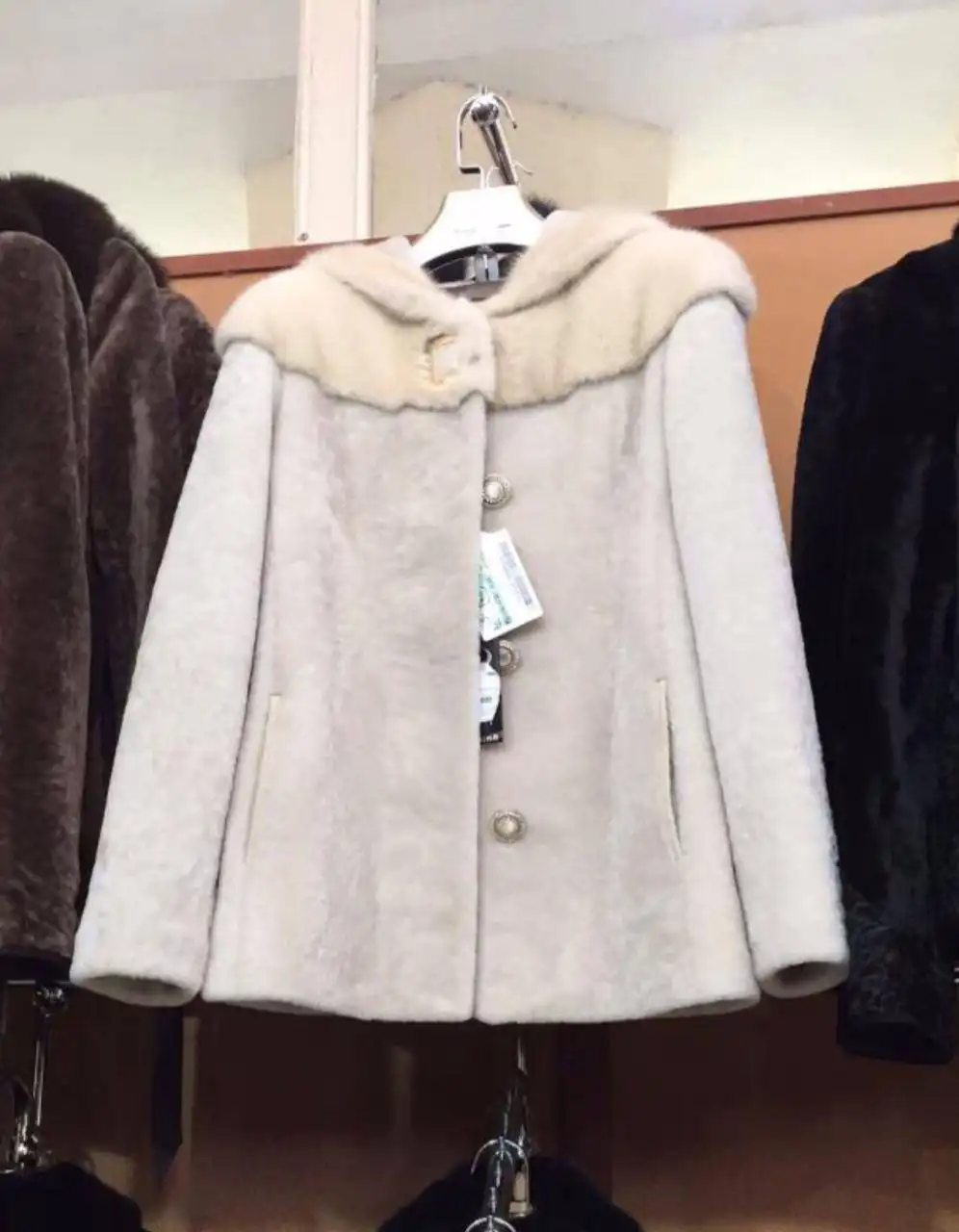 Продажа новых шуб из натурального меха - Верхняя одежда (Одежда) в Москва