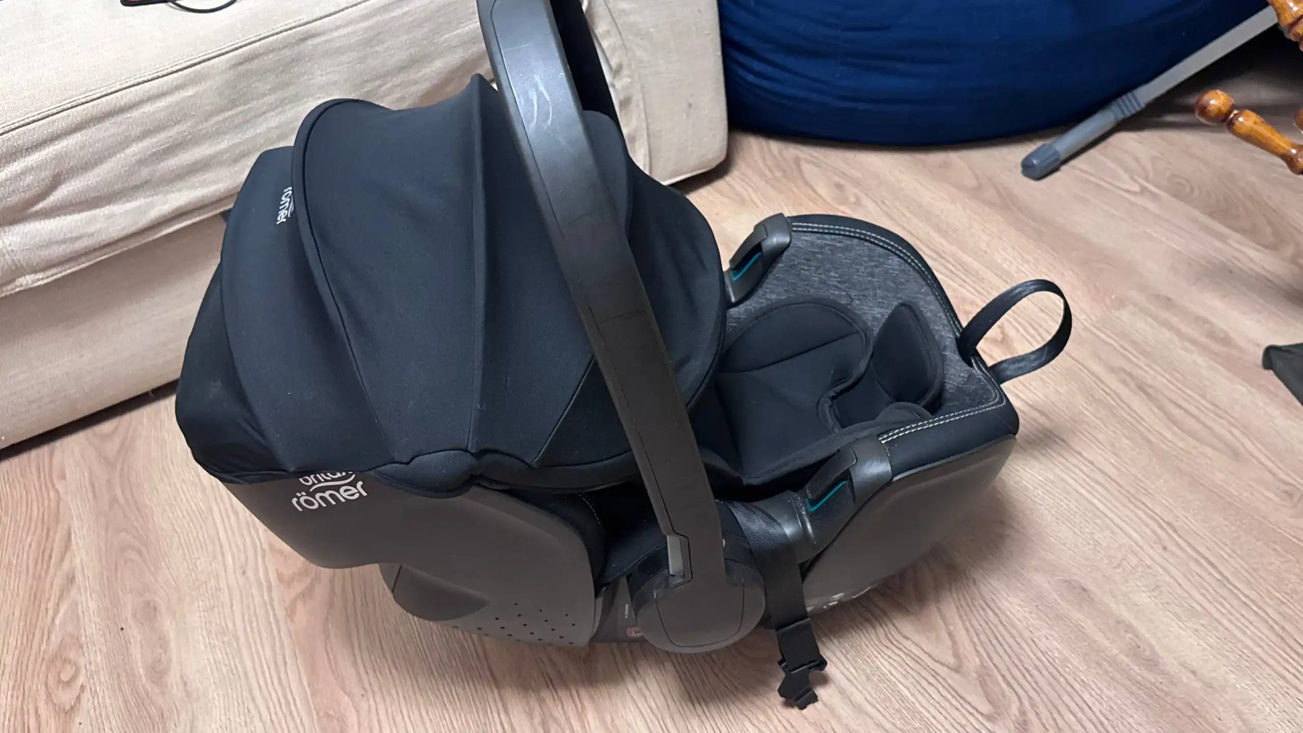 Продам автолюльку Britax Romer - Товары для детей (Барахолка) в Москва