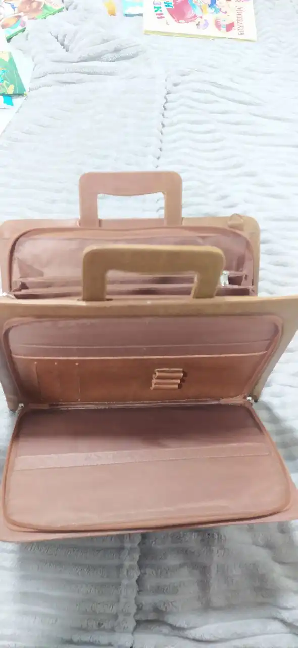 Новые чашки и сумка-портфель для обмена - Посуда и аксессуары (Барахолка) в Москва