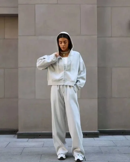 Продажа одежды в идеальном состоянии - Костюмы в Москва