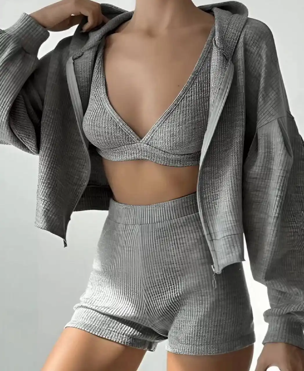 Продажа одежды в идеальном состоянии - Верхняя одежда (Одежда) в Москва