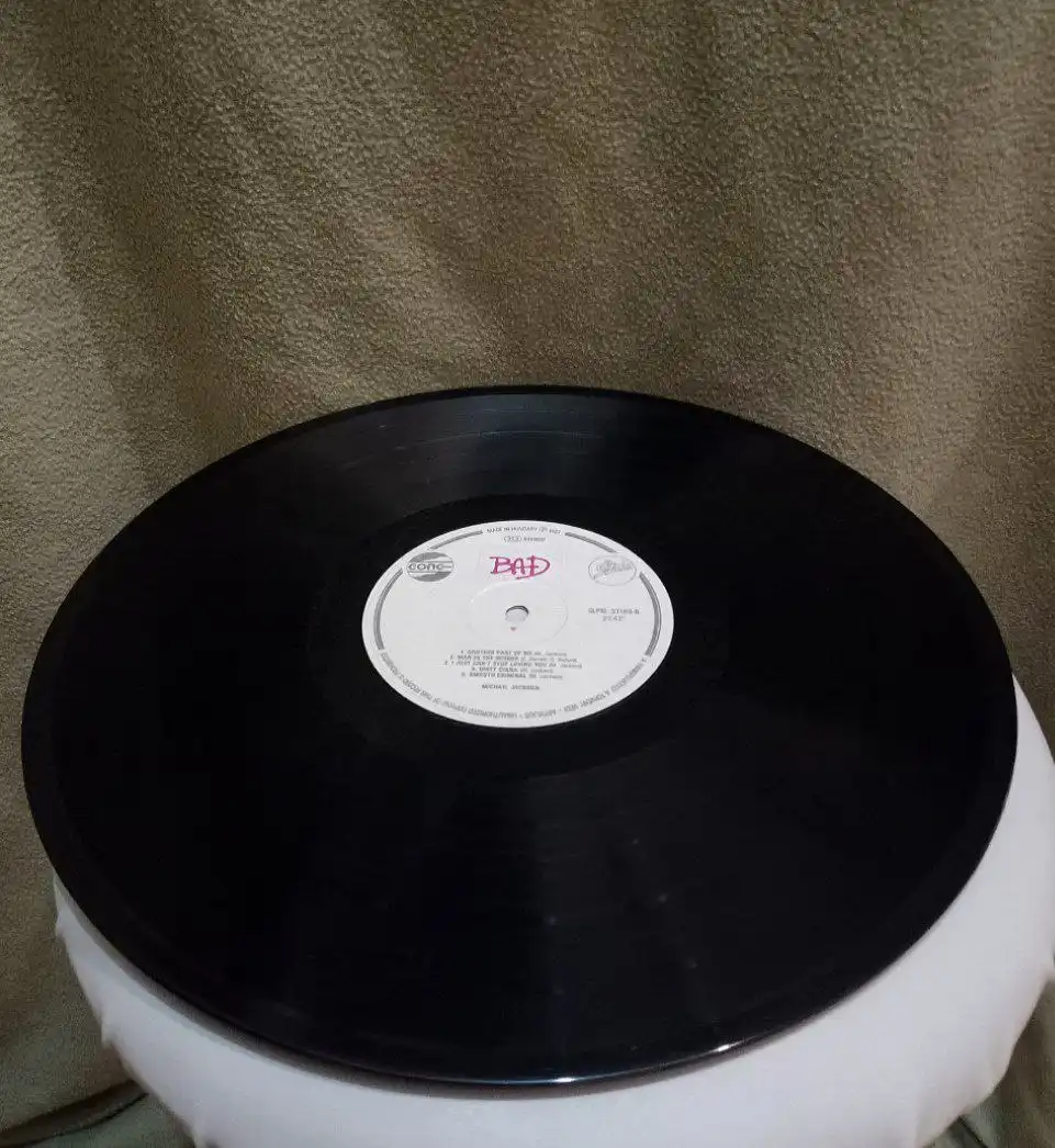 Виниловая пластинка Michael Jackson "Bad" 1987 года выпуска - Виниловые пластинки (Барахолка) в Москва