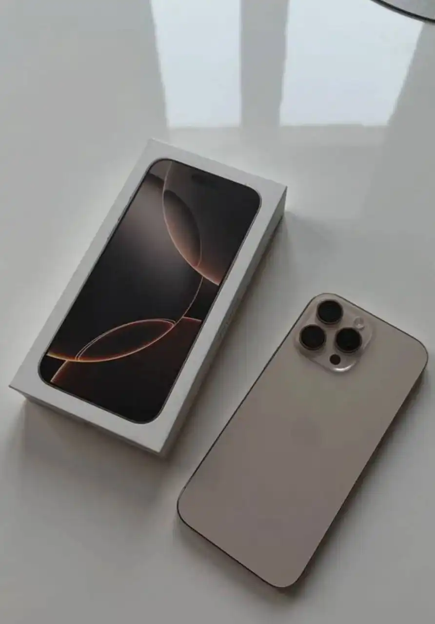 iPhone 17 Pro Max 256GB золотой - Смартфоны (Электроника) в Москва