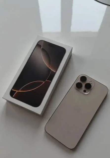 iPhone 17 Pro Max 256GB золотой - Компьютерные комплектующие и аксессуары в Москва