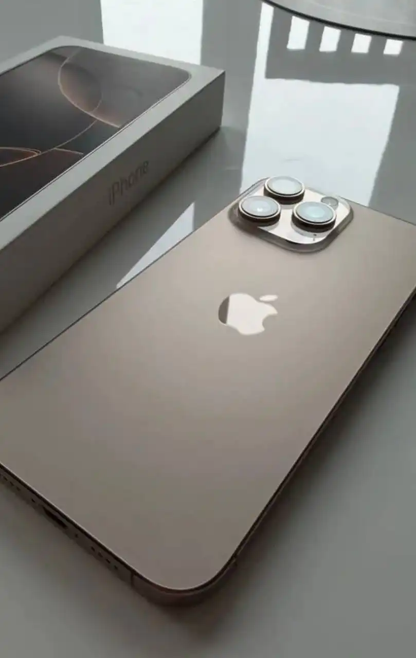 iPhone 17 Pro Max 256GB золотой - Смартфоны (Электроника) в Москва