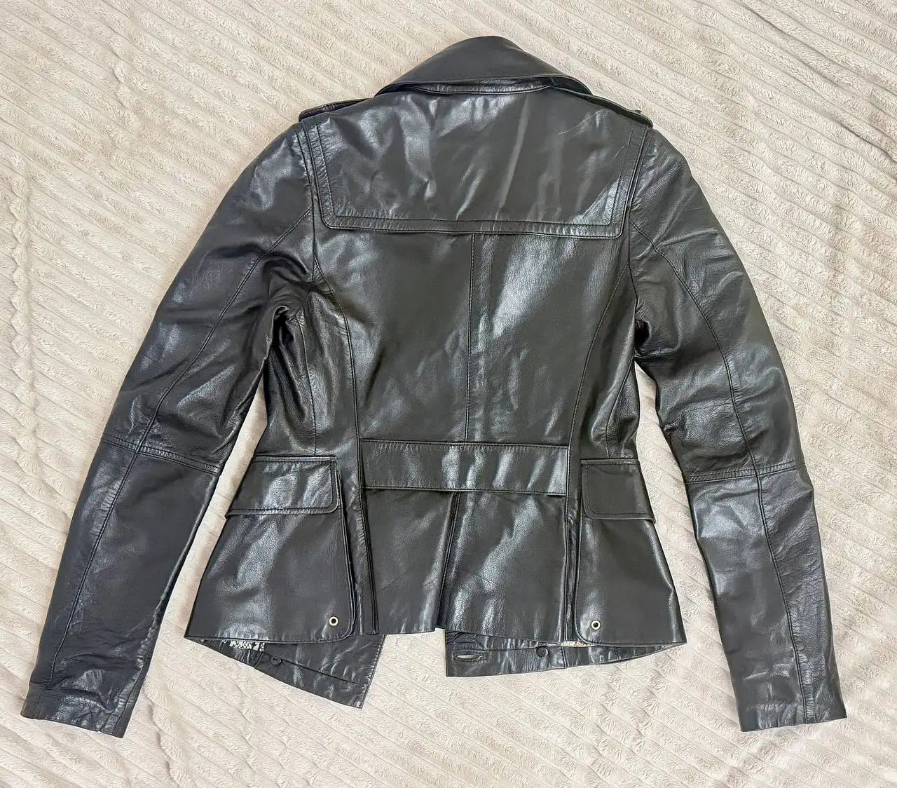 Продам кожаную куртку 42 размер - Верхняя одежда (Одежда) в Москва