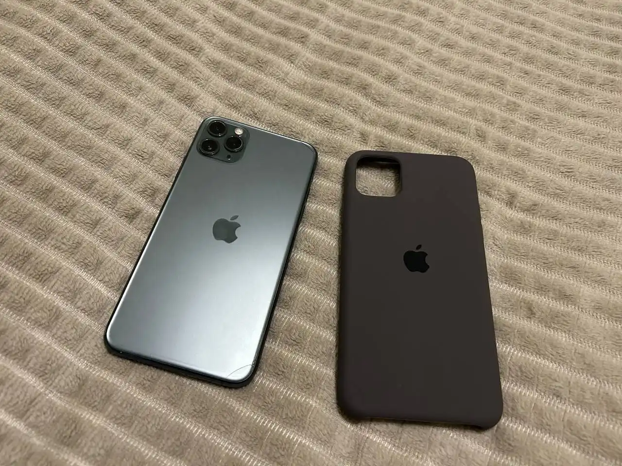 Продажа iPhone 11 Pro Max 256 гб с акб 74% - Телефоны (Электроника) в Химки