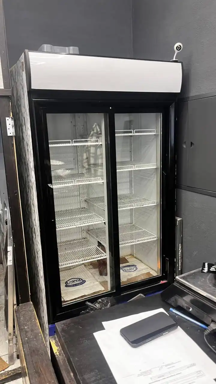 Холодильная витрина двухдверная - Холодильное оборудование (Барахолка) в Москва