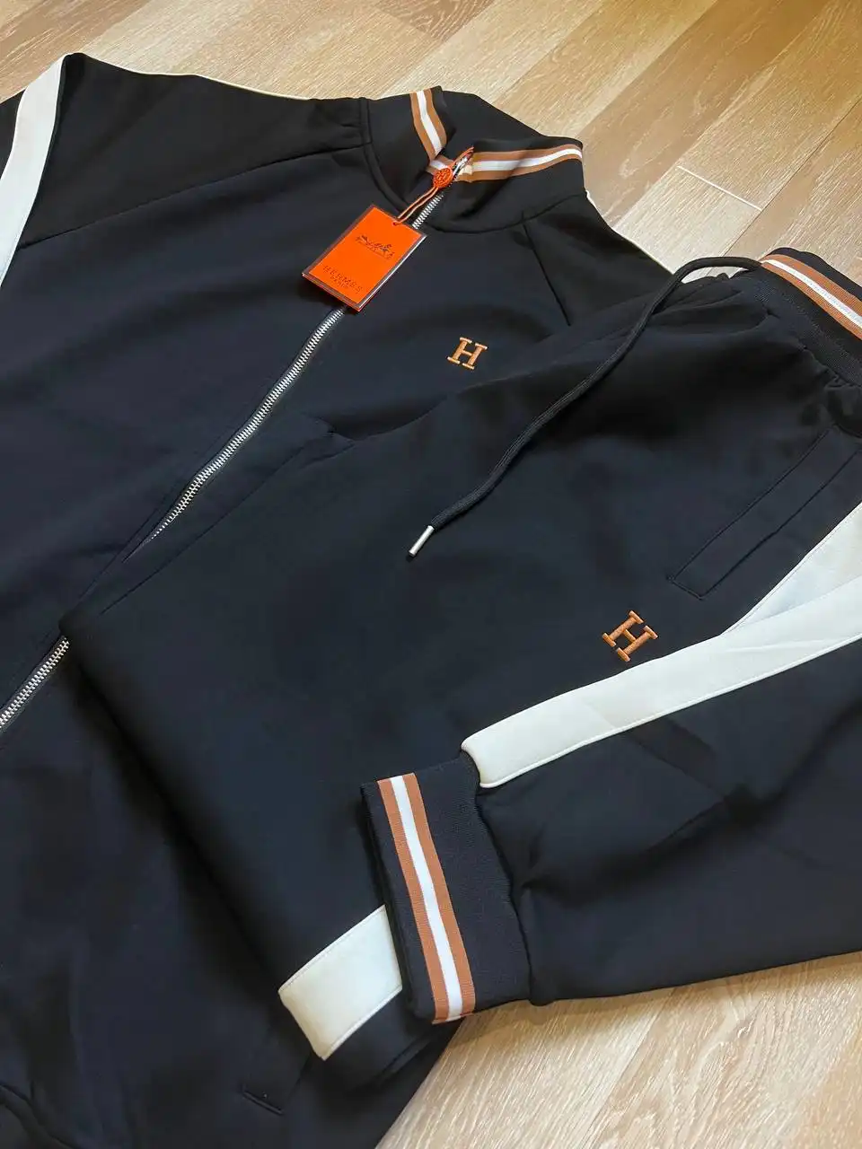 Спортивный костюм Hermes и жилетка Boss - Спортивная одежда (Одежда) в Москва