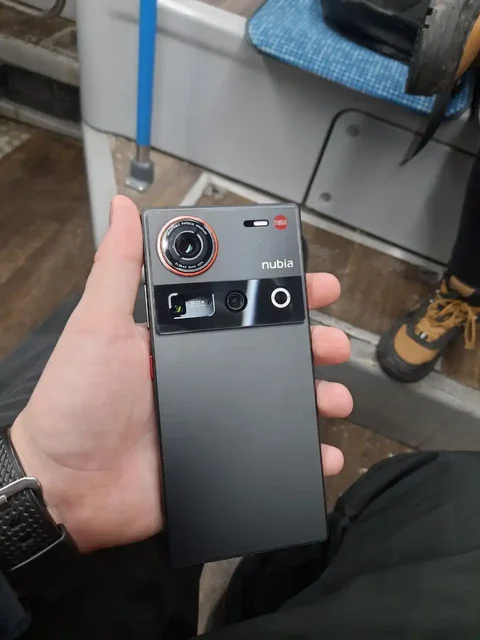 Продажа смартфона Nubia Z70 Ultra 12/256 Глобалка - Игровые аксессуары в Москва