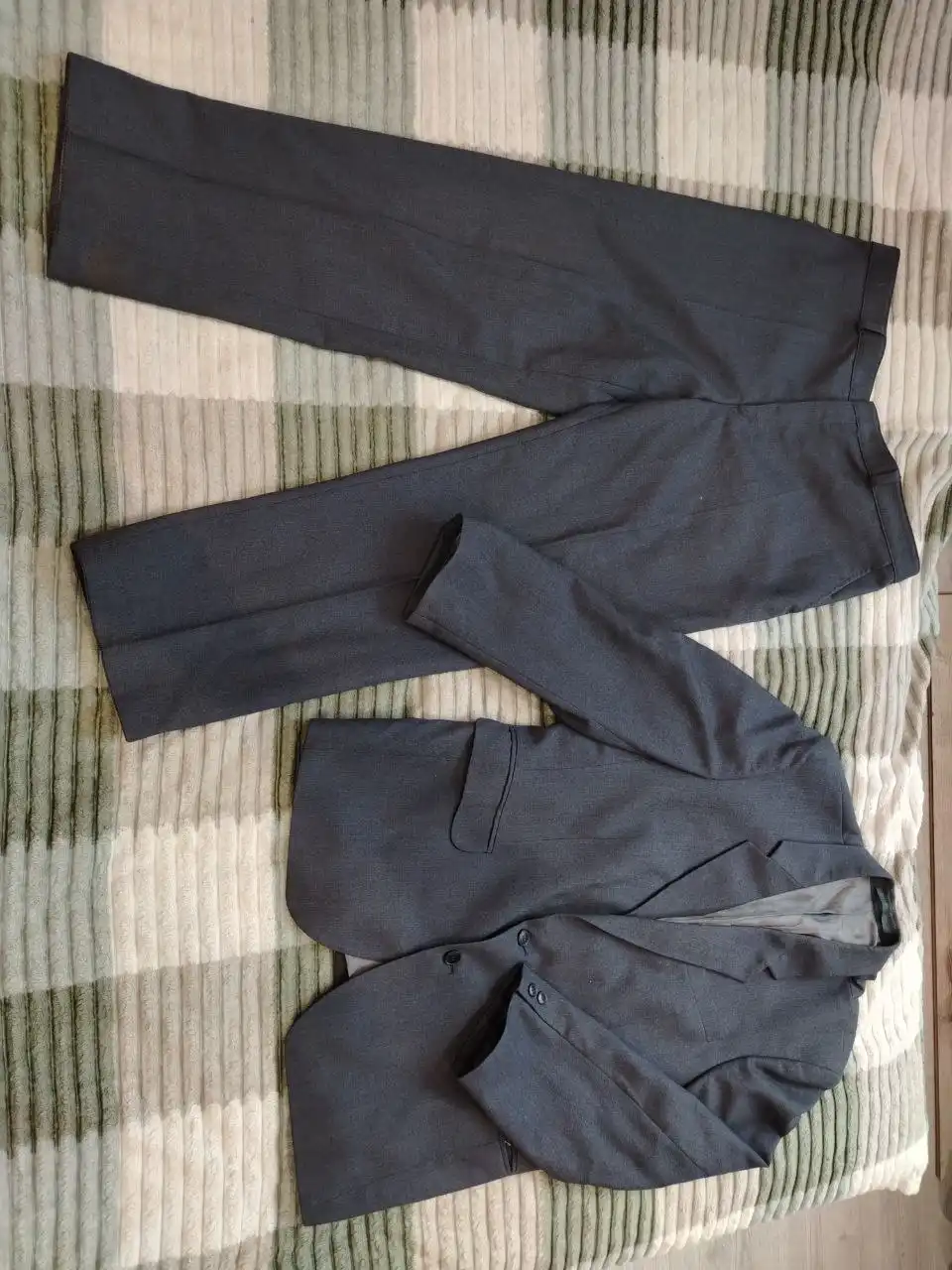 Мужские костюмы синий и серый - Мужская одежда (Одежда) в Москва