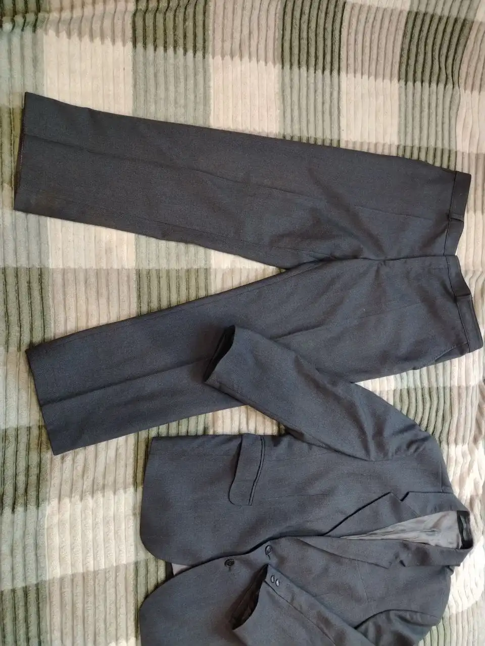 Мужские костюмы синий и серый - Мужская одежда (Одежда) в Москва