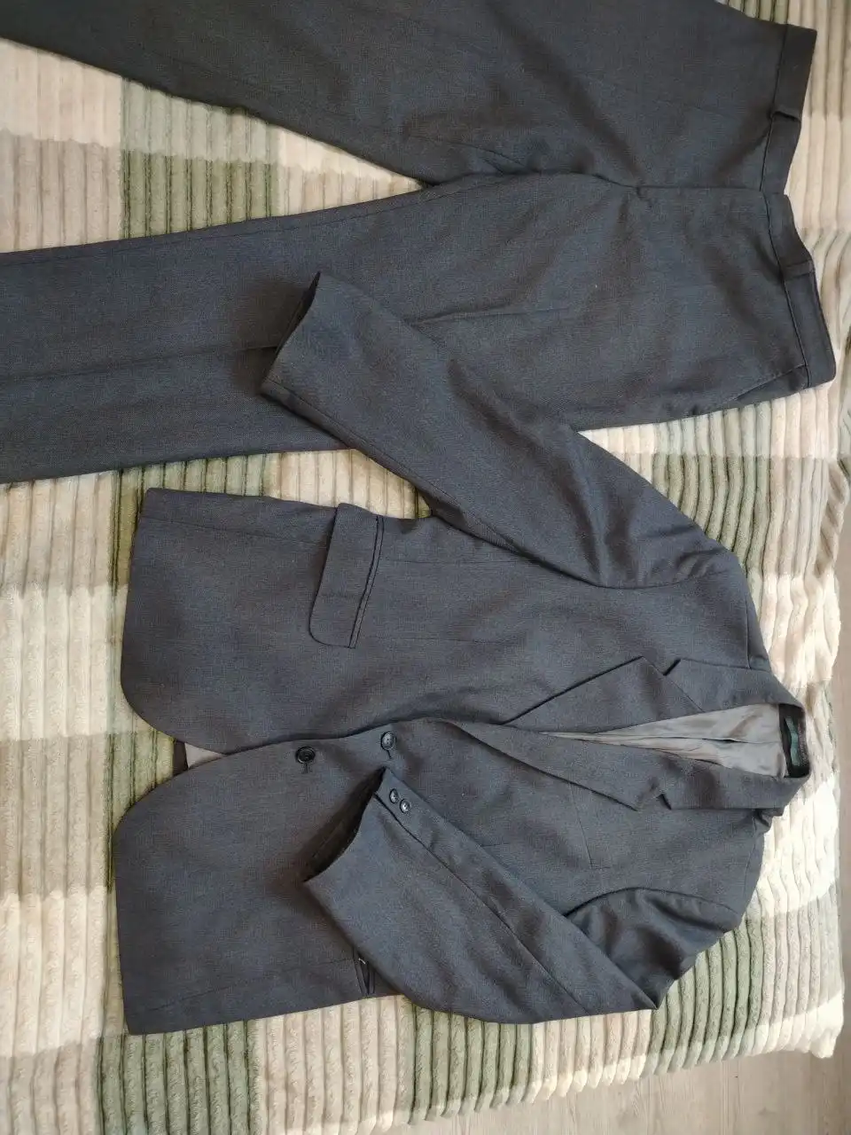 Мужские костюмы синий и серый - Мужская одежда (Одежда) в Москва