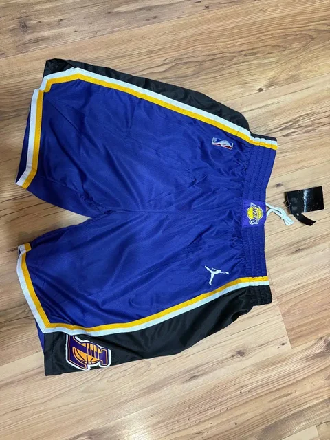 Продам новые баскетбольные шорты 54 размера - Спортивная одежда в Москва