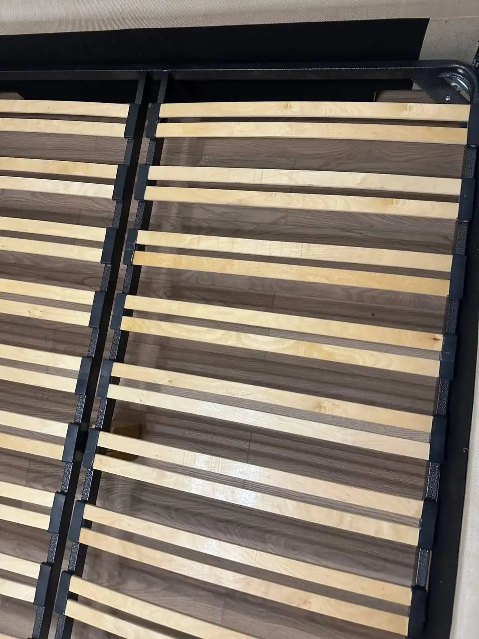 Двуспальная кровать в хорошем состоянии - Барахолка в Москва