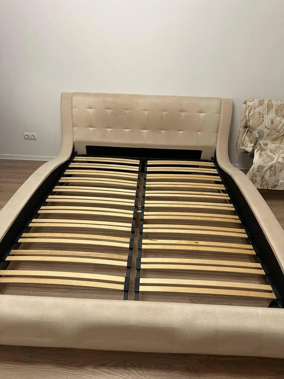 Двуспальная кровать в хорошем состоянии - Барахолка в Москва