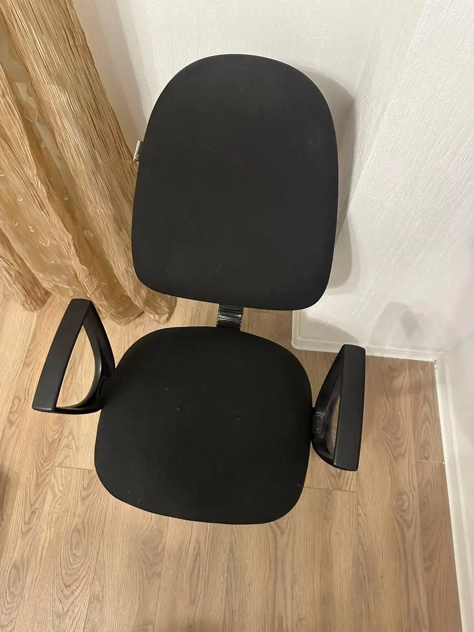 Кресло офисное в отличном состоянии - Мебель (Барахолка) в Москва