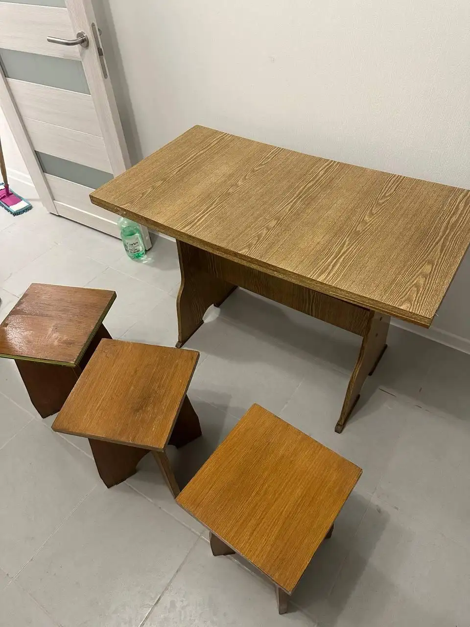 Стол и 3 табуретки - Мебель (Барахолка) в Москва