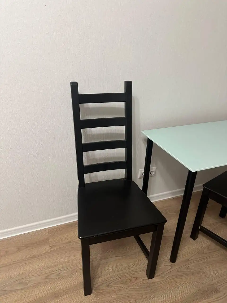 Стол и 2 стула в отличном состоянии - Барахолка в Москва