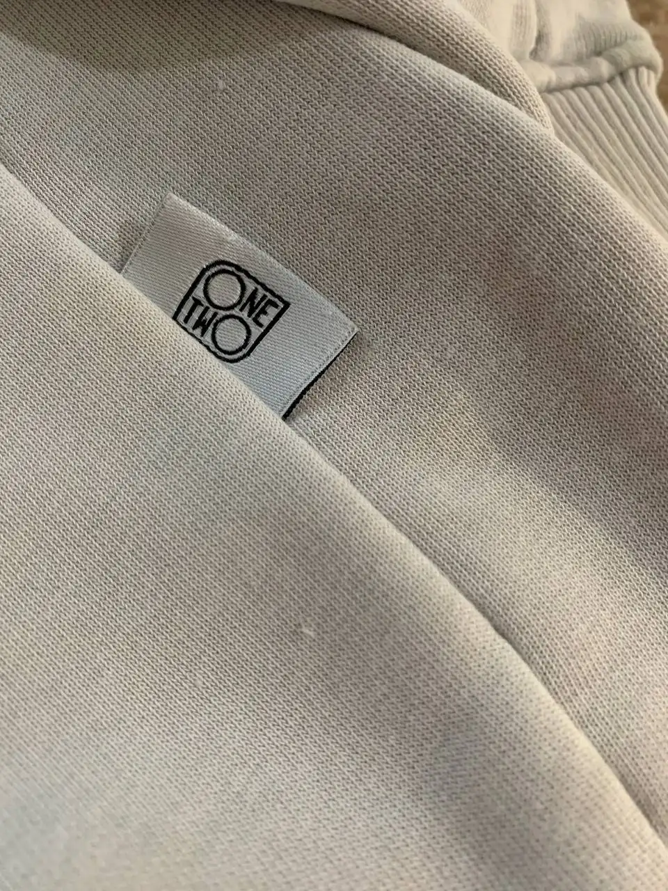 Джинсы EMANUEL DRUGON и худи OneTwo в Москве - Одежда (Барахолка) в Москва