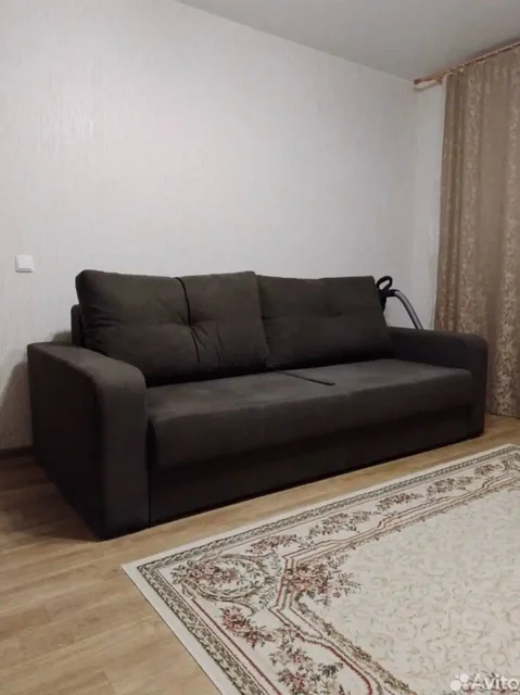 Отдаю диван за 2 тысячи - Наручные часы в Москва