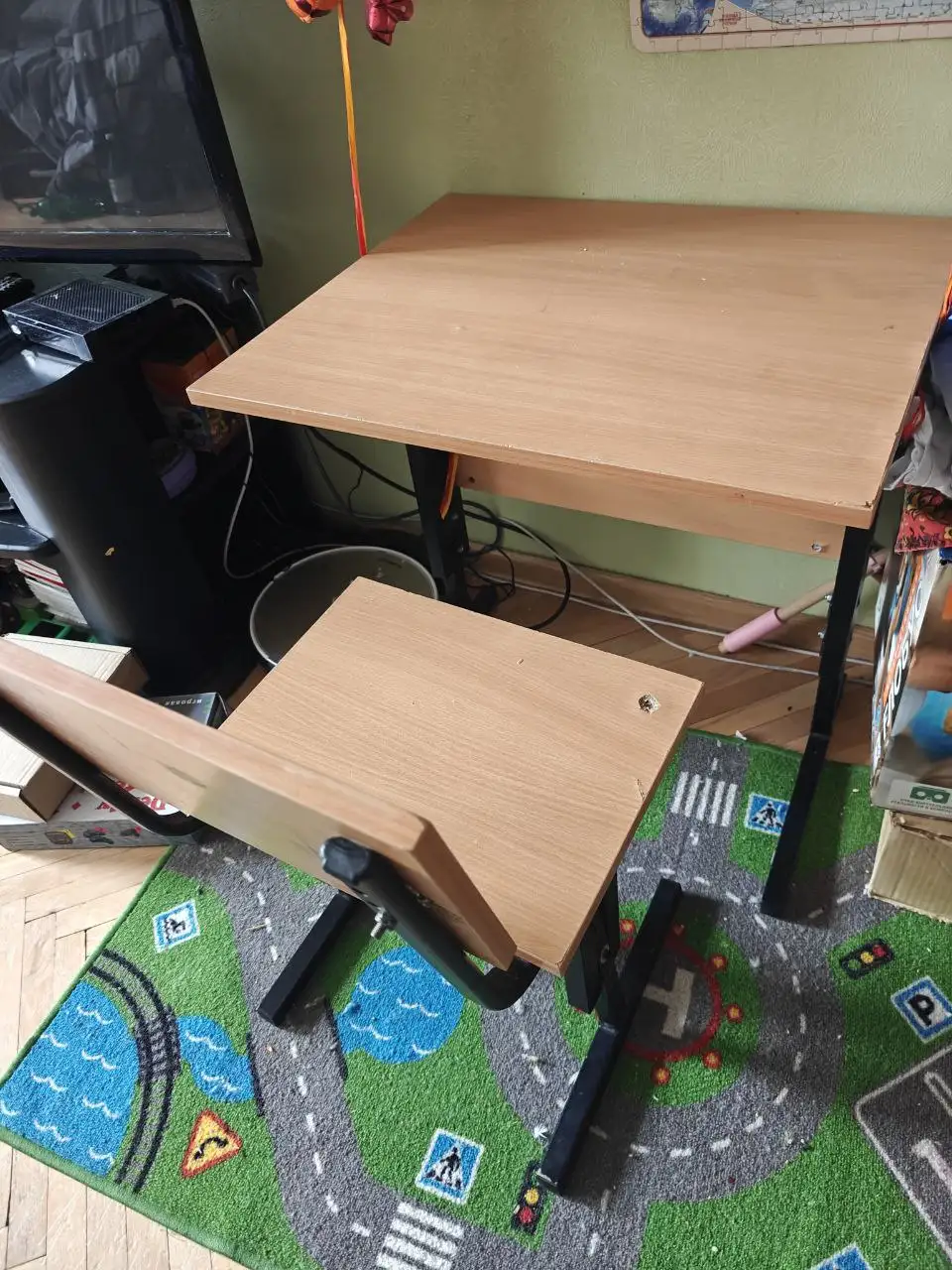 Растущая парта и стул - Мебель (Барахолка) в Москва