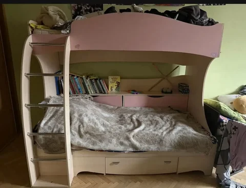 Двухярусная кровать с матрасами - Наручные часы в Москва