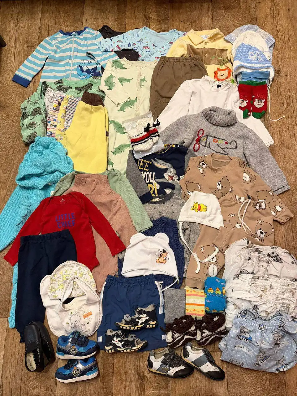 Огромный пакет одежды на малыша 3-12 месяцев с постельным бельем - Одежда (Товары для детей) в Москва